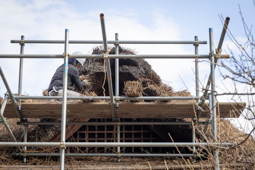 八王子千人同心組頭の家茅葺き屋根の修繕｜江戸東京たてもの園