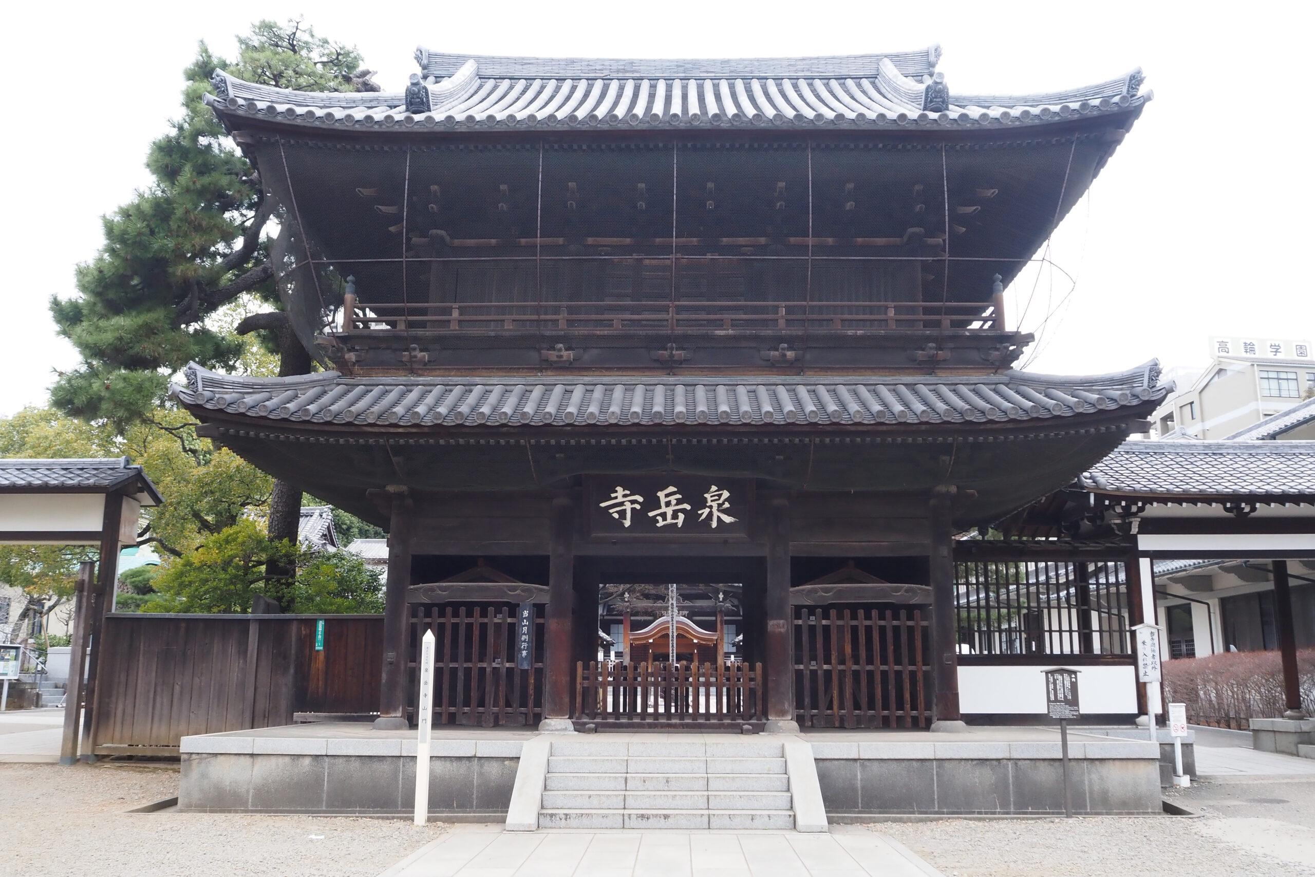 泉岳寺山門