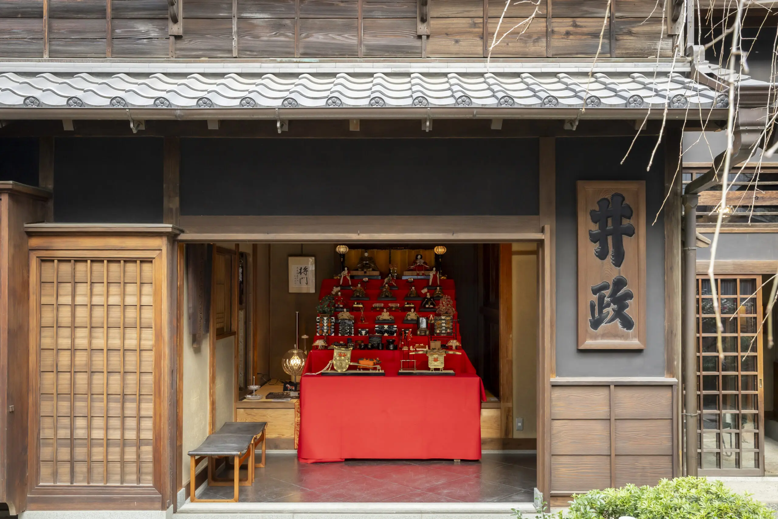 一階土間 商いの場として使用されていた場所｜神田の家 井政